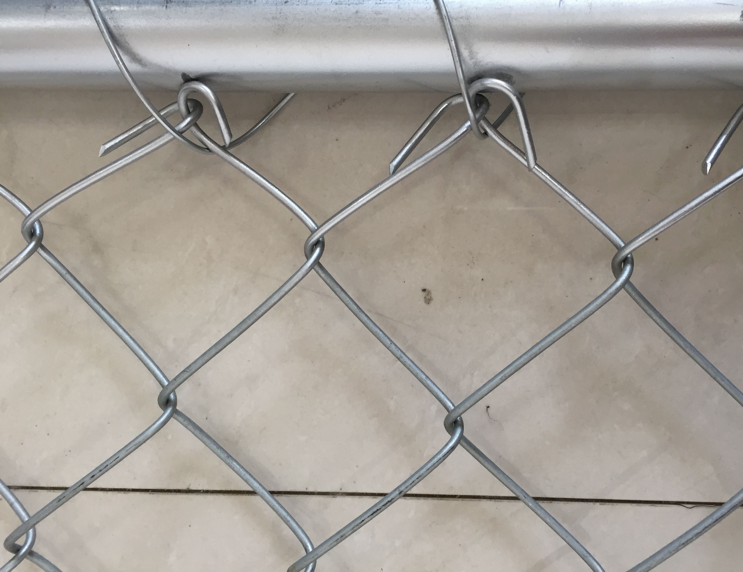 chain link fence hold edge