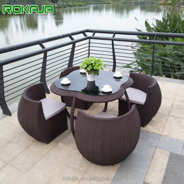 Balcone sedia Rattan e tavolino da caffè per il salvataggio del giardino all'aperto