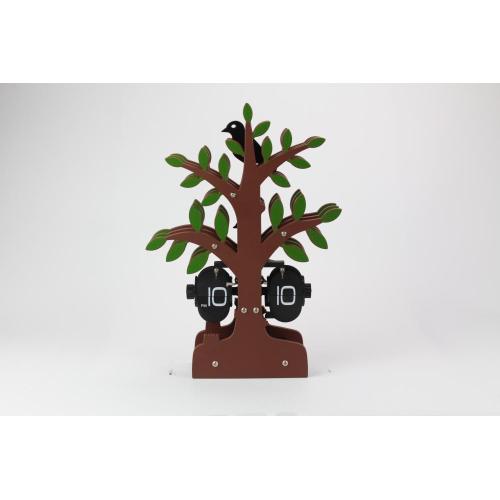 Horloge basculante en mode arbre sur le bureau