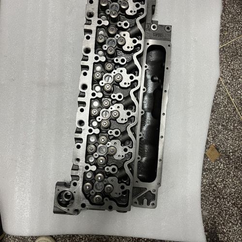 Komatsu Cylinder Head 6137-12-1060 dla silnika S6D105-1JJ