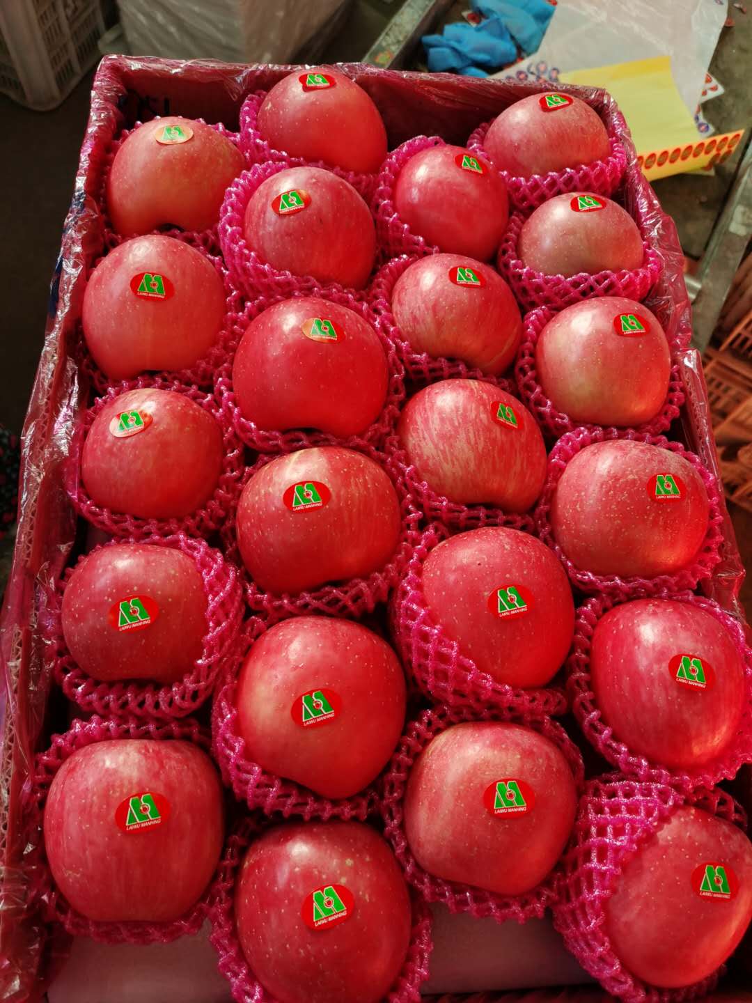 Bagged Jiguan apple