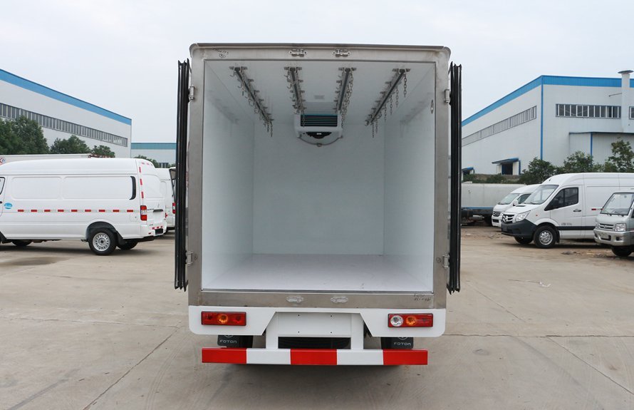 Mini refrigerated truck 6