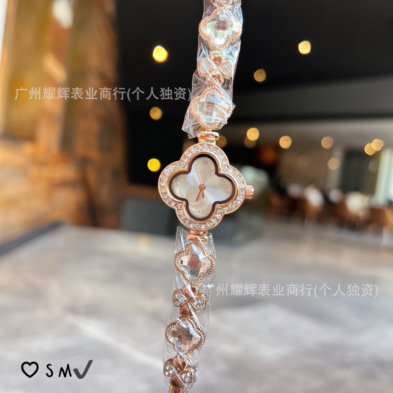 Trendy Four Leaf Clove Wristwatch with Emerald Quartz