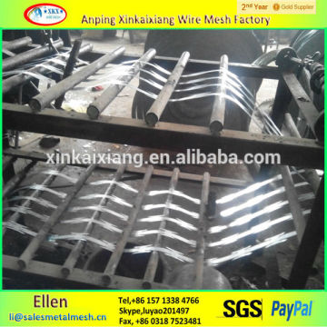 Low price razor barbed wire/450mm coil diameter concertina razor barbed wire