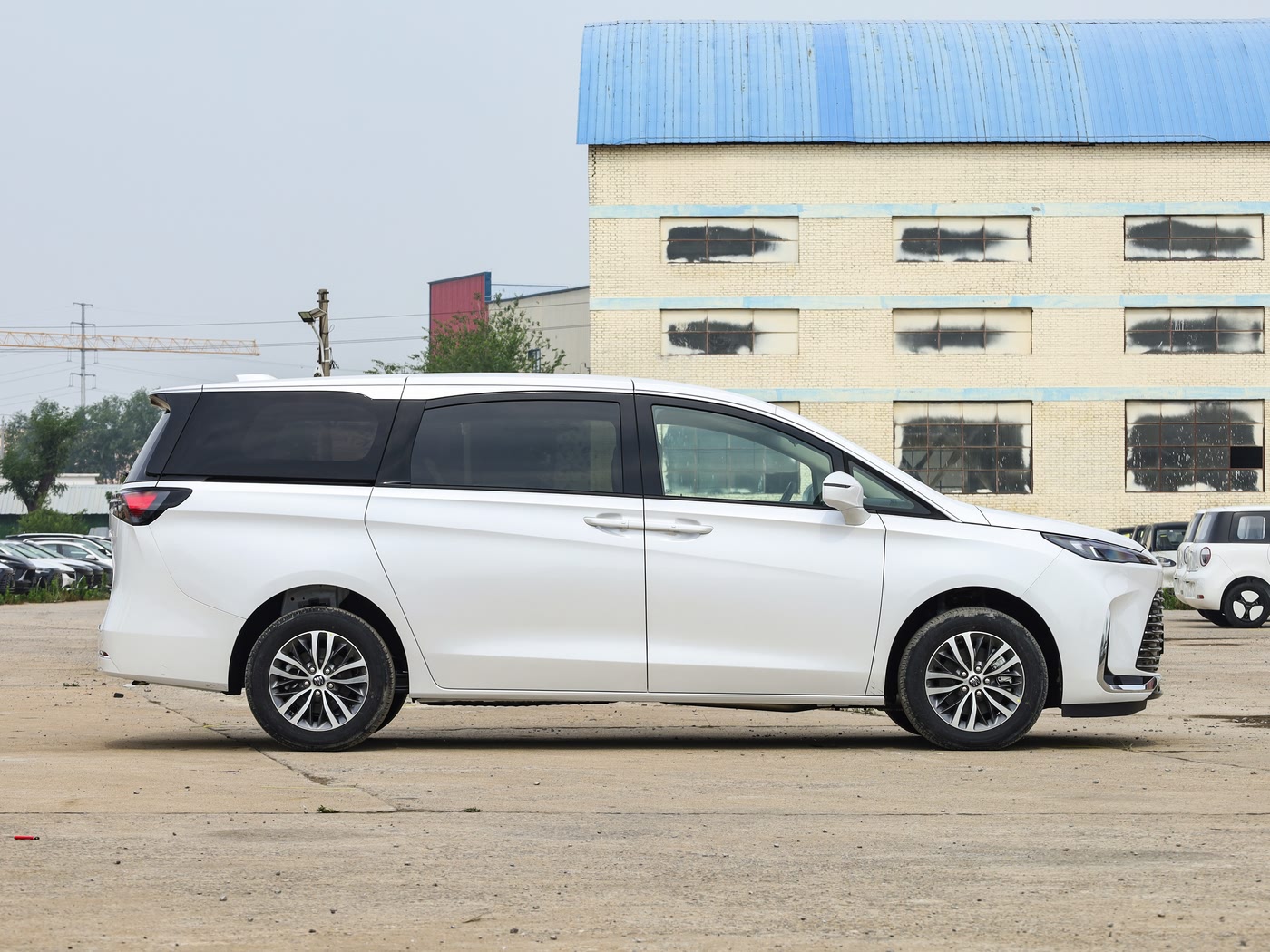 A Luxury Business MPV for Premium Travel