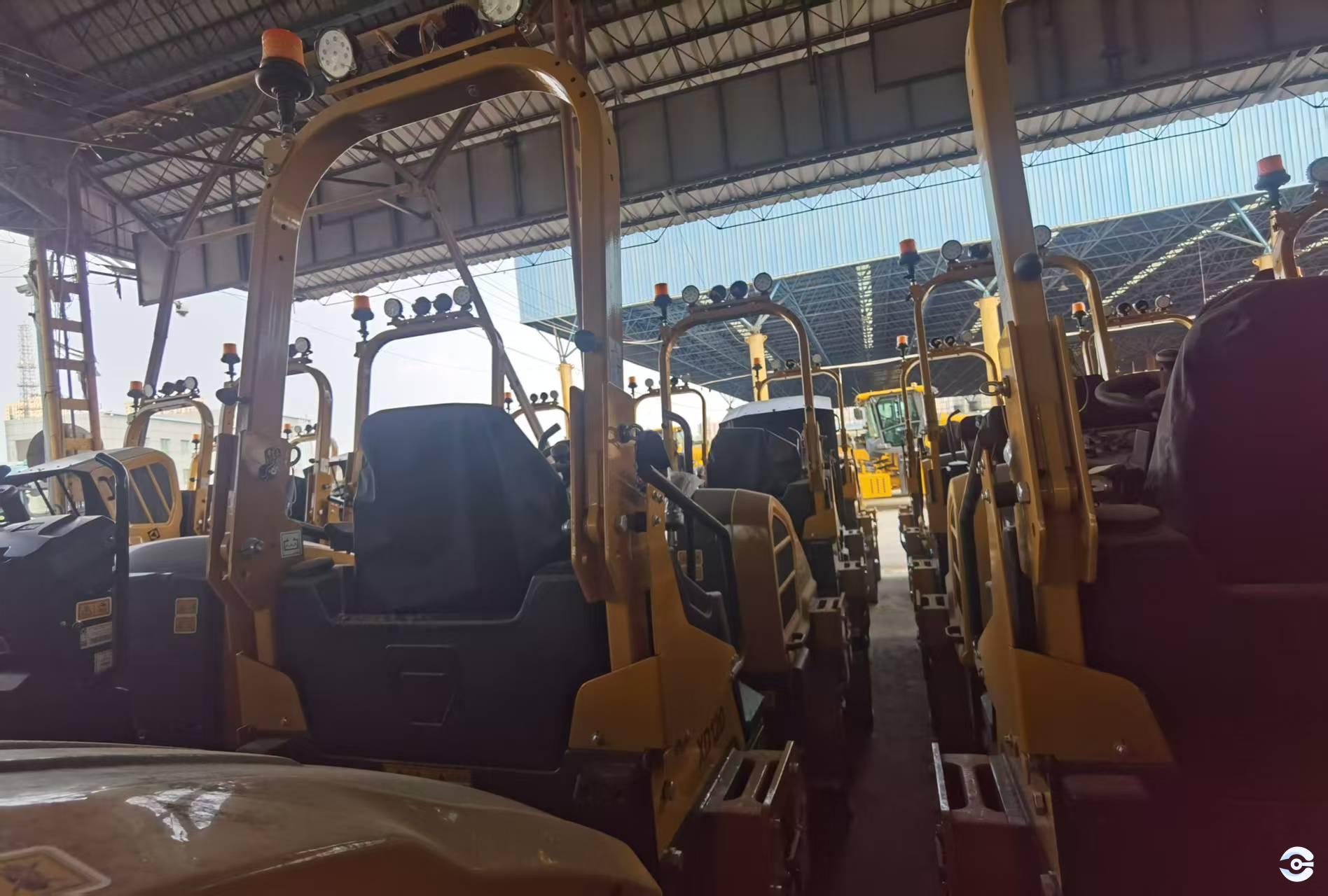 Used road roller in excellent running condition
