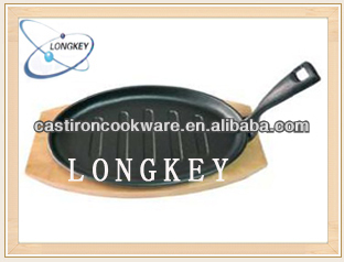 Hot Sale Cast Iron Oval Sizzling Plate with Wooden Base