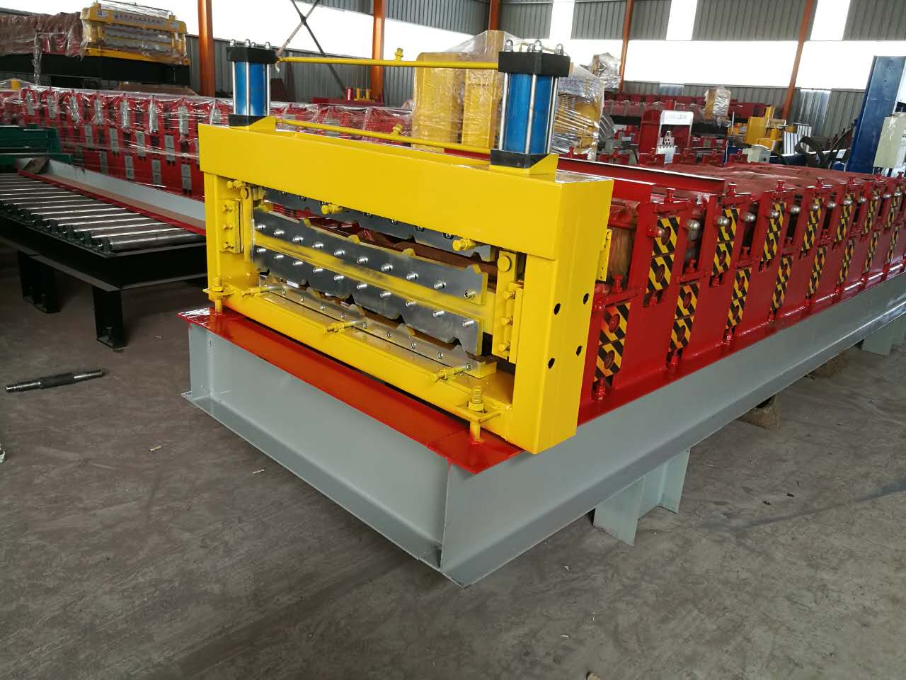 Double deck roll forming machine