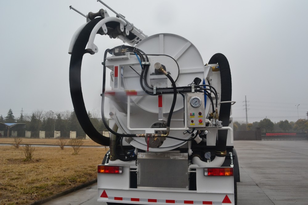 Combined Vacuum Jetting Trucks (63)