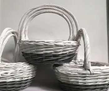 round xmas wicker gift basket with handle