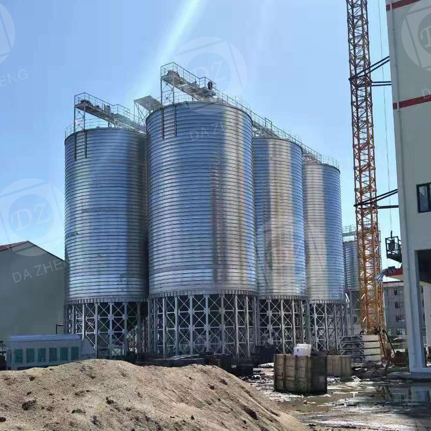 Scale farm feed storage silo