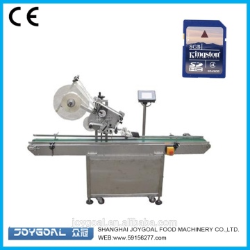 Automatic labelling machine for card sd