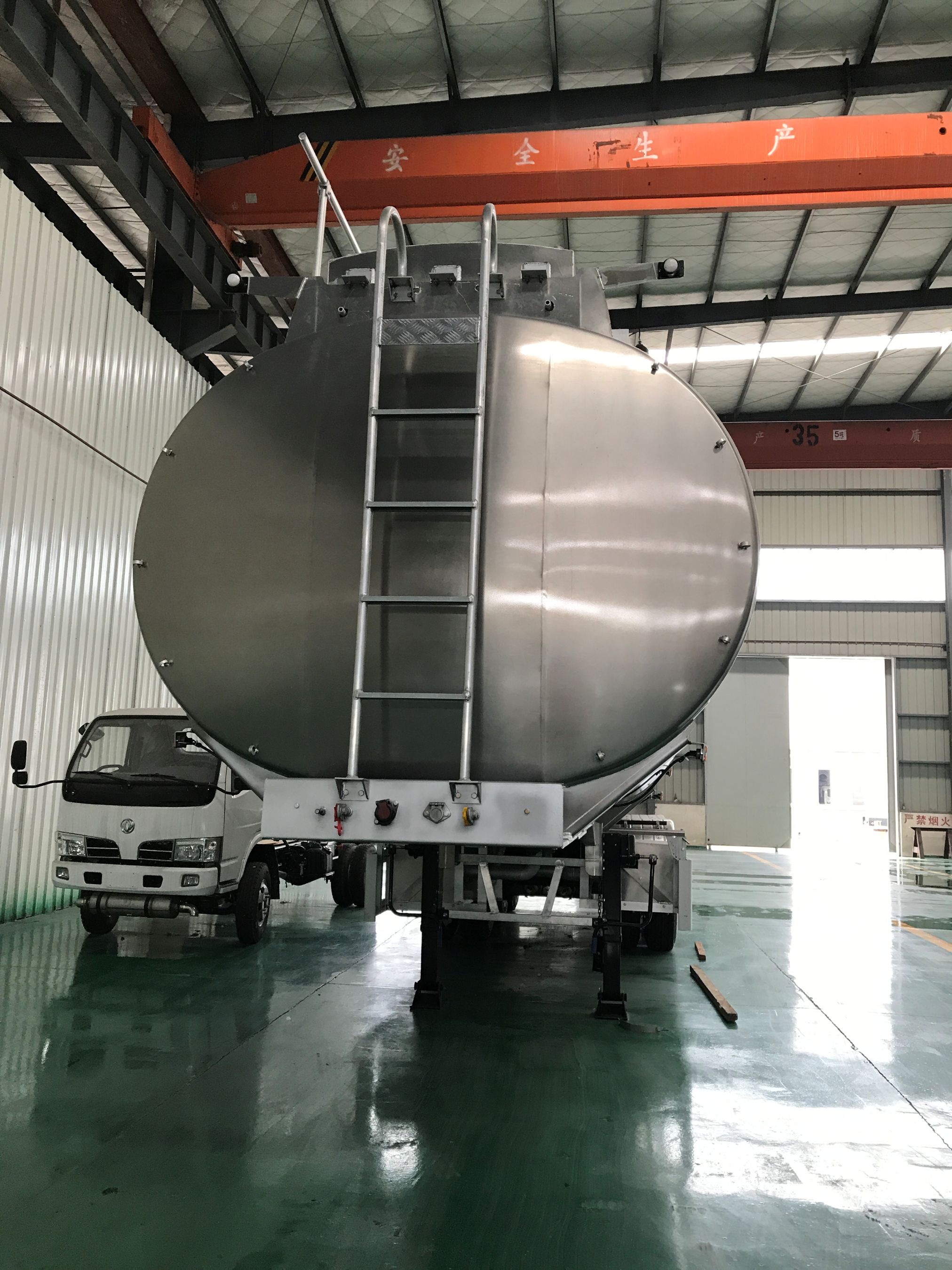 8x4 Chemical Tanker Truck GSS