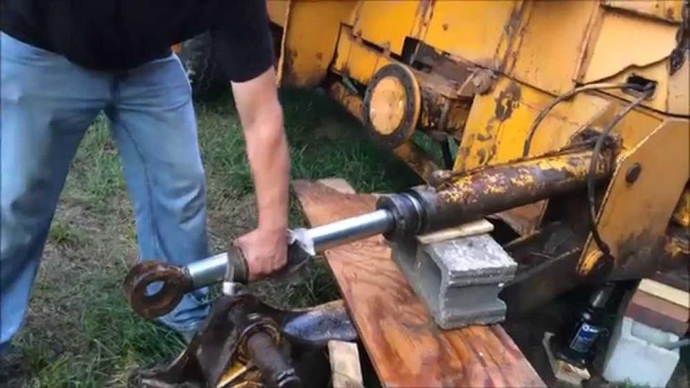 How To Rebuild A Hydraulic Cylinder On A Tractor