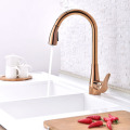 Brass 360 graus Turn Pull Kitchen Sink Torneira