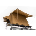 屋上テントSUV 4x4の屋外テントキャンプ