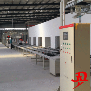 Linea di assemblaggio automatizzata di macchine agricole per intere unità