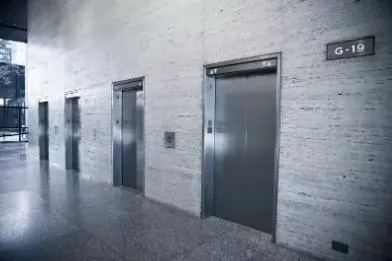 High-Capacity Cargo Elevator with Machine Room
