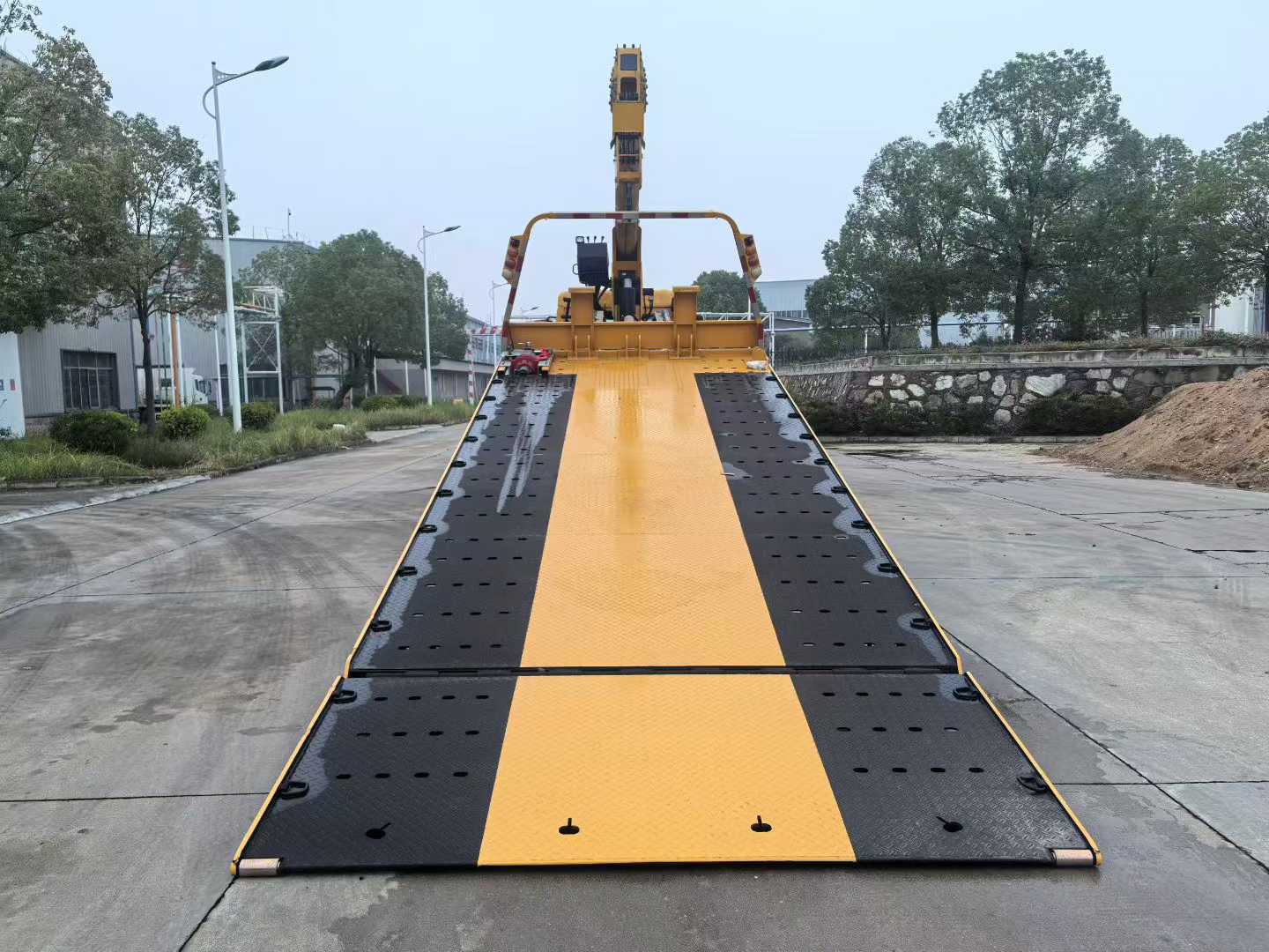 Rescue Wrecker Truck with Flat Plate Design