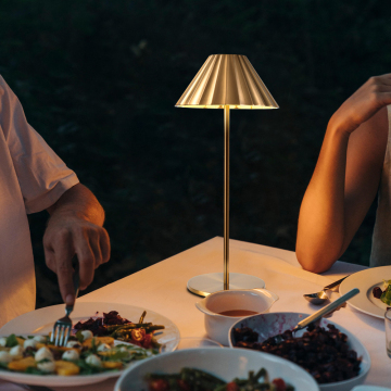 Exclusively Designed Metal Rechargeable LED Table Lamp for Restaurants and Hotels