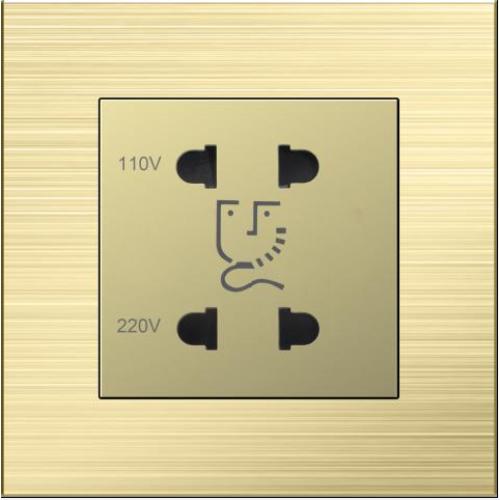 Enchufe eléctrico de la máquina de afeitar de la pared