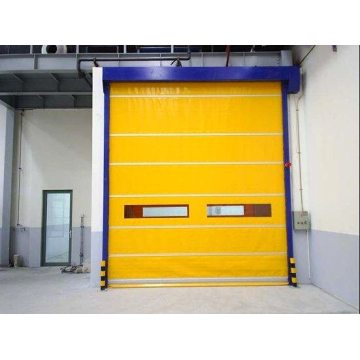 Puerta industrial enrollable exterior e interior de PVC.