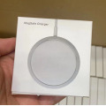 Ny design 15W Magnetic Wireless Charger för iPhone12