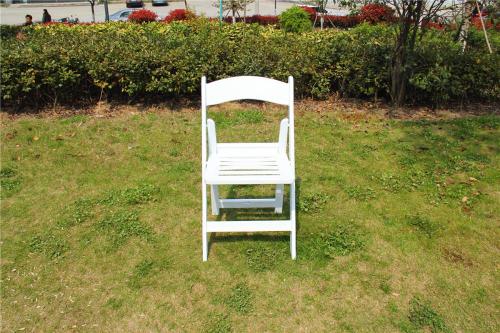 Wimbledon Classic White Resin Folding Chair for Party Use