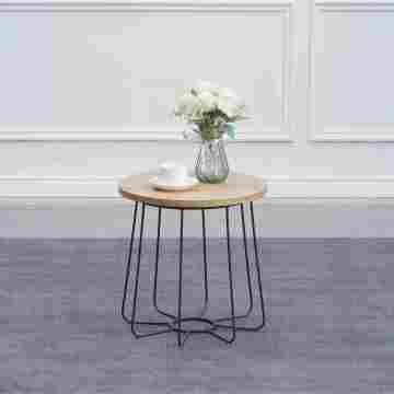 Элегантный приставной столик с железной рамой и дизайном из МДФ