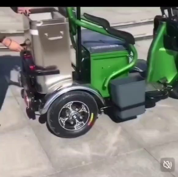 Small garbage collection and transportation tricycle