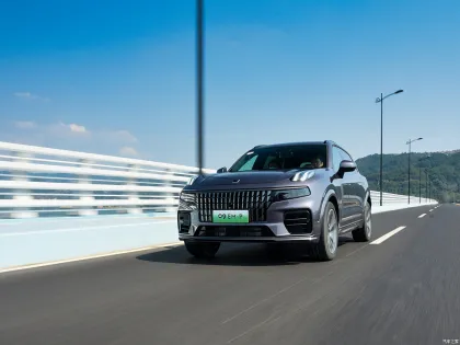 High-Speed Geely LYNK&CO 09 EM-P 2024: Advanced REEV Hybrid Vehicle