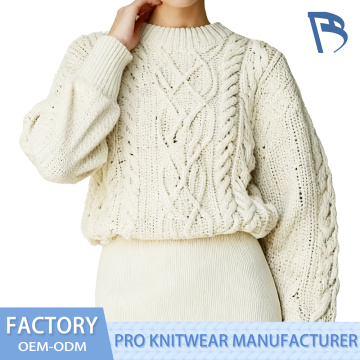 Sweater rajutan wanita putih yang elegan