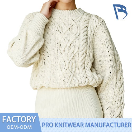 Sweater rajutan wanita putih yang elegan
