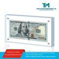 Expositor de moedas em acrílico contemporâneo com estilo flutuante para montagem em parede