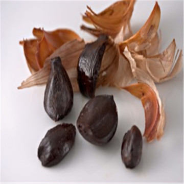 A high-nutrition peeled black garlic