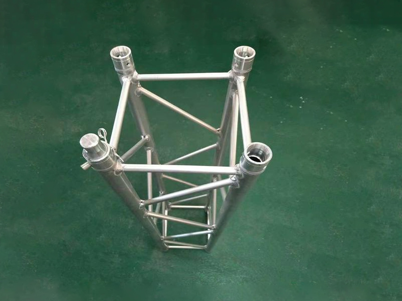 تروس إضاءة مسرح الحفل