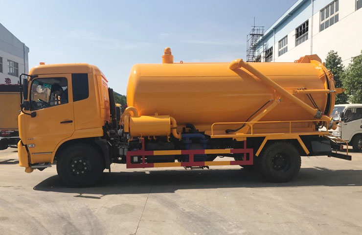 Suction Sewage Tanker 09