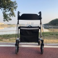 Modieuze lichtgewicht staande aluminium rollator