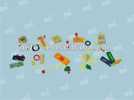Mini wooden rope puzzles