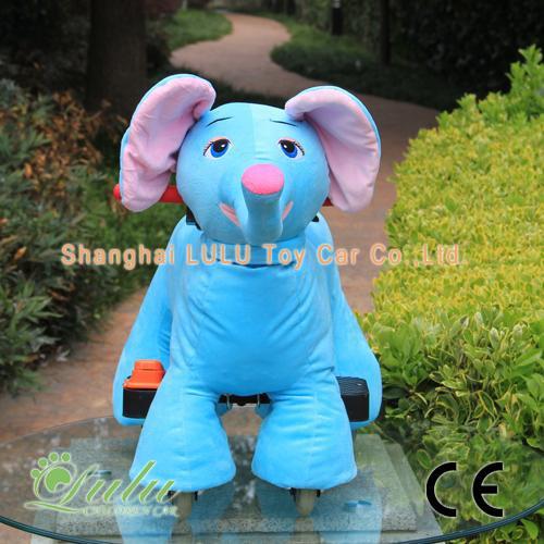 coche de paseo en elefante azul