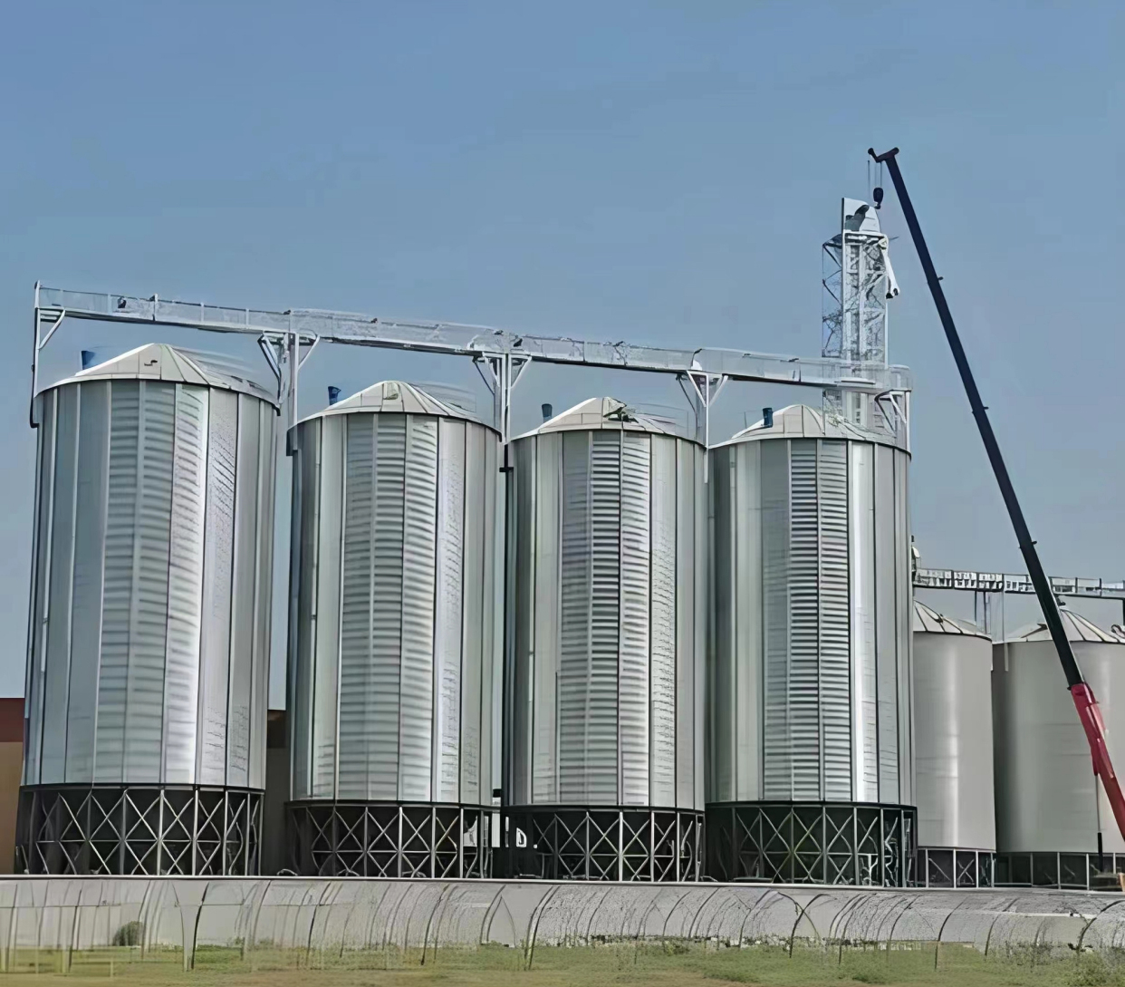Cement storage and transportation in sand and gravel industry