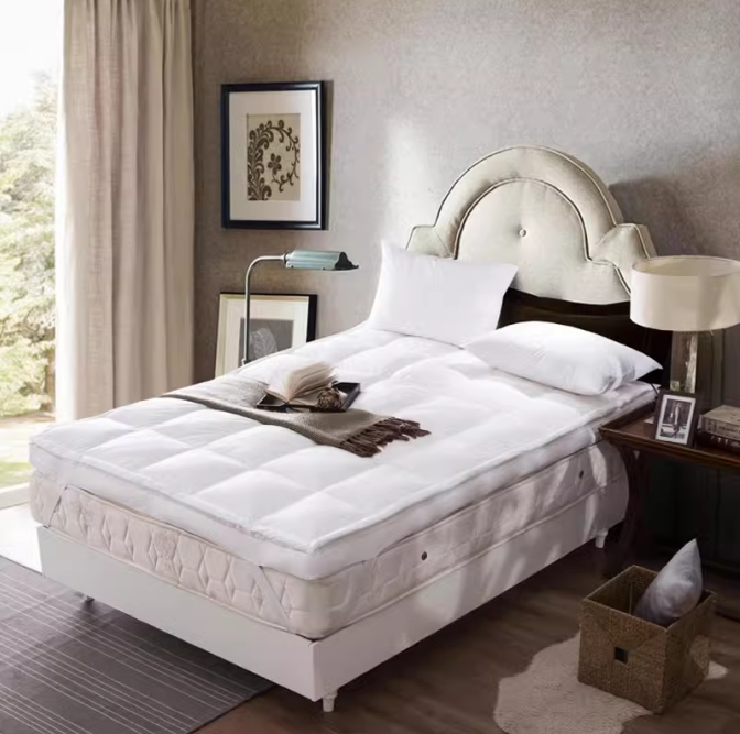 Hotel White Down Comfortable Mattress Topper