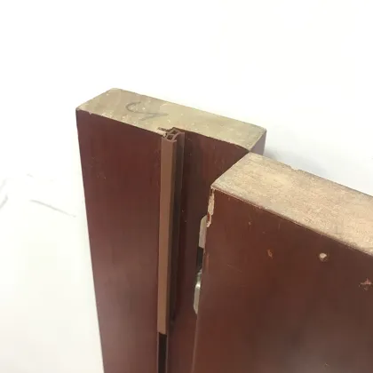 Door sealing strip