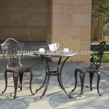Outdoor Garden Furniture Set: Cast Aluminum Table and Chairs for Dining