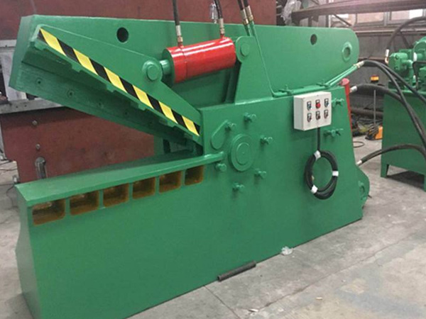 HYDRAULIC ALLIGATOR SHEAR01