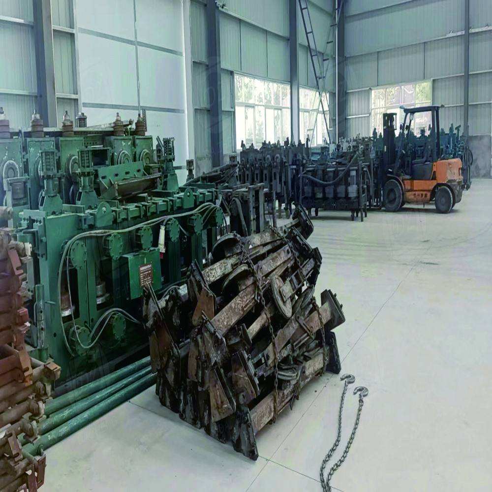 Material silo with good sealing performance