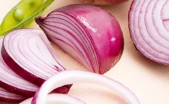 round peeled onion 