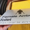 Χάντικα του γραφείου τουαλέτα πόρτα ada braille σημάδια