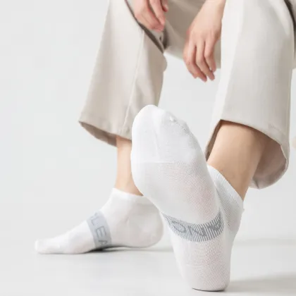 Mens invisible socks with deodorant fiber belt