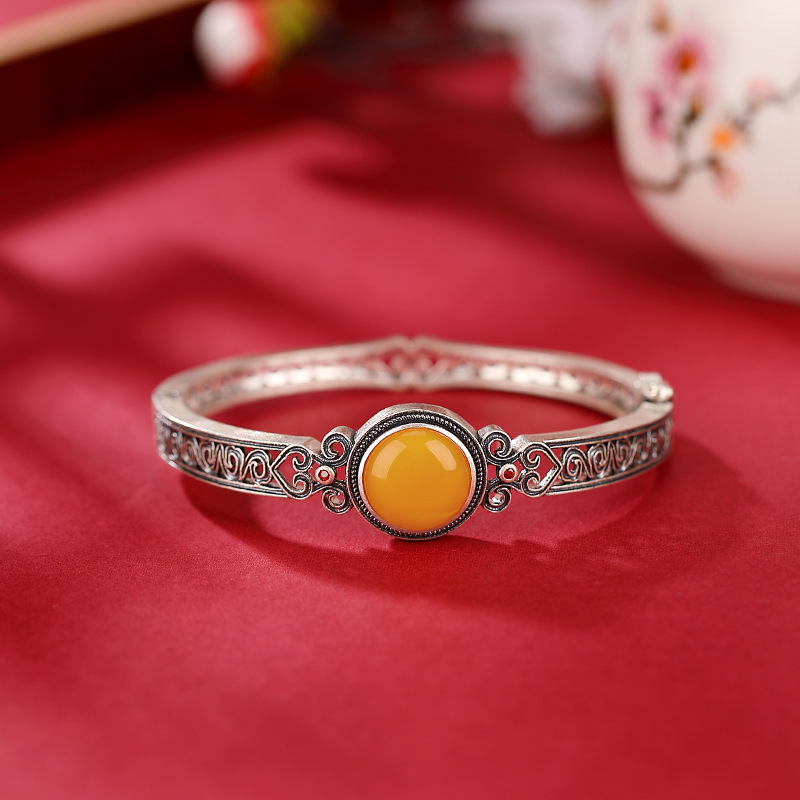 ,Beeswax retro hollow bracelet